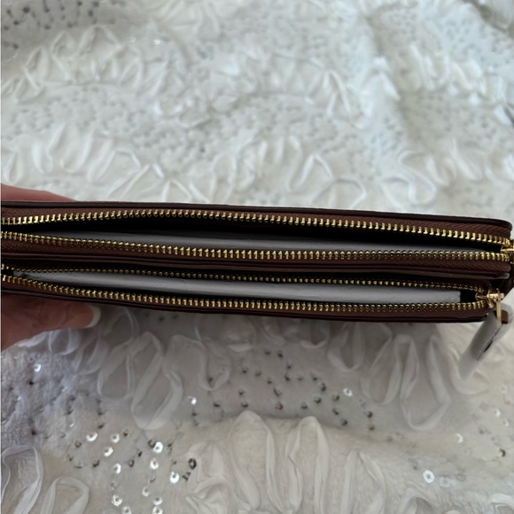 NWT COACH NEW YORK Signature Floral Double Zip around Wallet - Picture 6 of 9